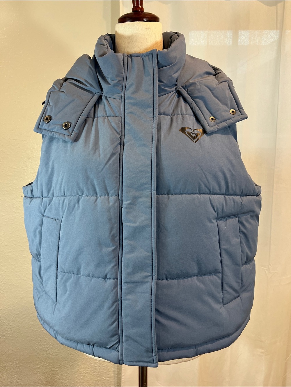 Roxy Women’s Dusty Blue Puffer Vest with Snap Collar. Size XL. NWT